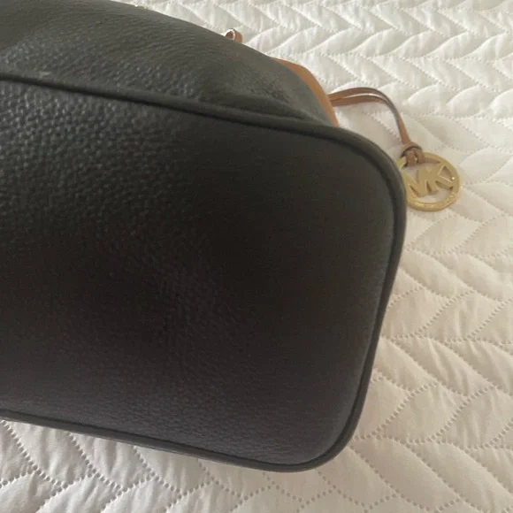 Michael Kors Tan and Black Shoulder Bag with Signature MK Hardware - Picture 3 of 12